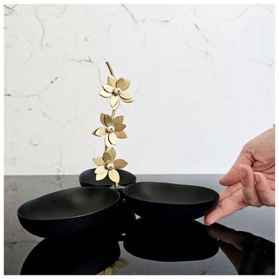 Luxe Gifting - Nut Bowl - Gold Leaf with Pearl - Black