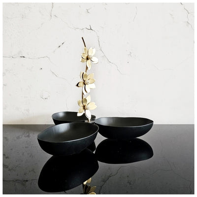 Luxe Gifting - Nut Bowl - Gold Leaf with Pearl - Black