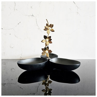 Luxe Gifting - Nut Bowl - Gold Leaf with Pearl - Black