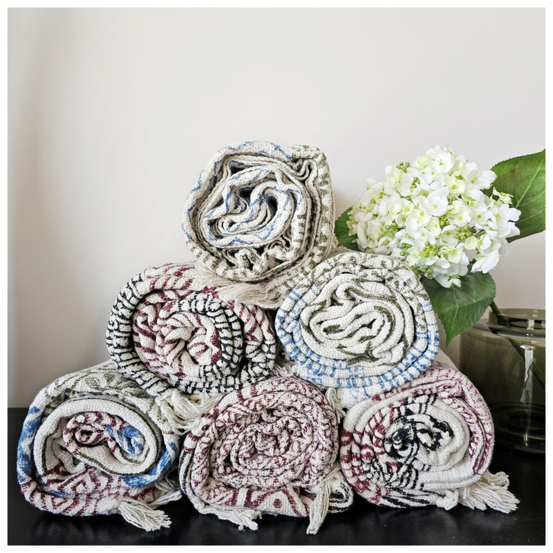 Throw - Blue, Black, Red & White 009