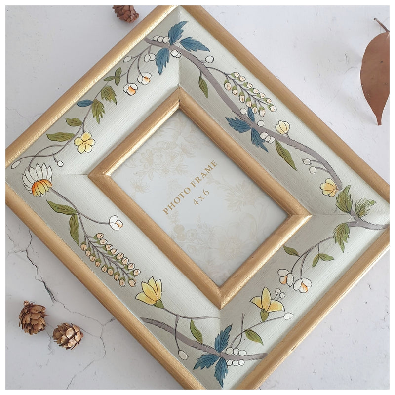 Photo Frame - Hand Painted - Grey Blossom (4"x6")