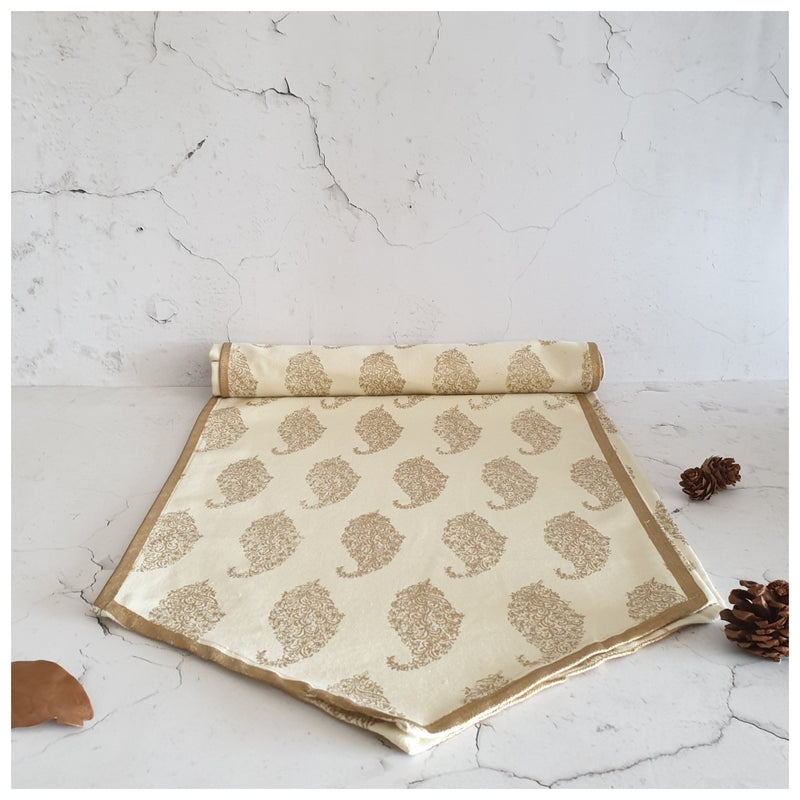 TABLE RUNNER IN COTTON - GOLD & WHITE PAISLEY