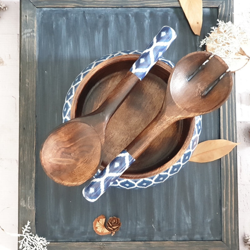SALAD BOWL - MEDIUM - WOODEN SERVERS - BLUE & WHITE IKAT