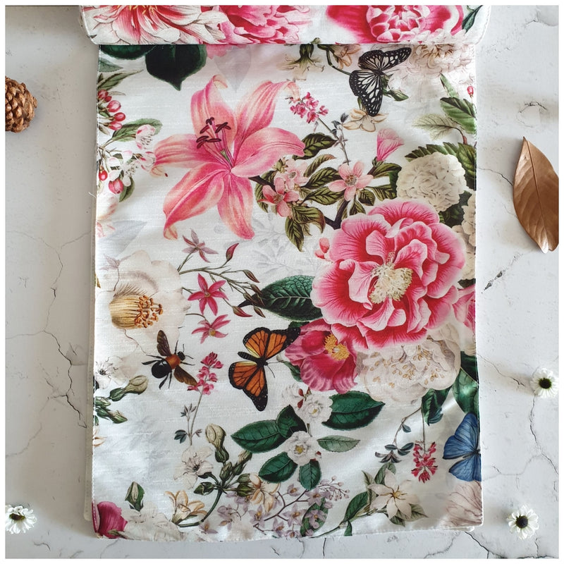 TABLE RUNNER IN DUPON SILK - ALICE IN WONDERLAND