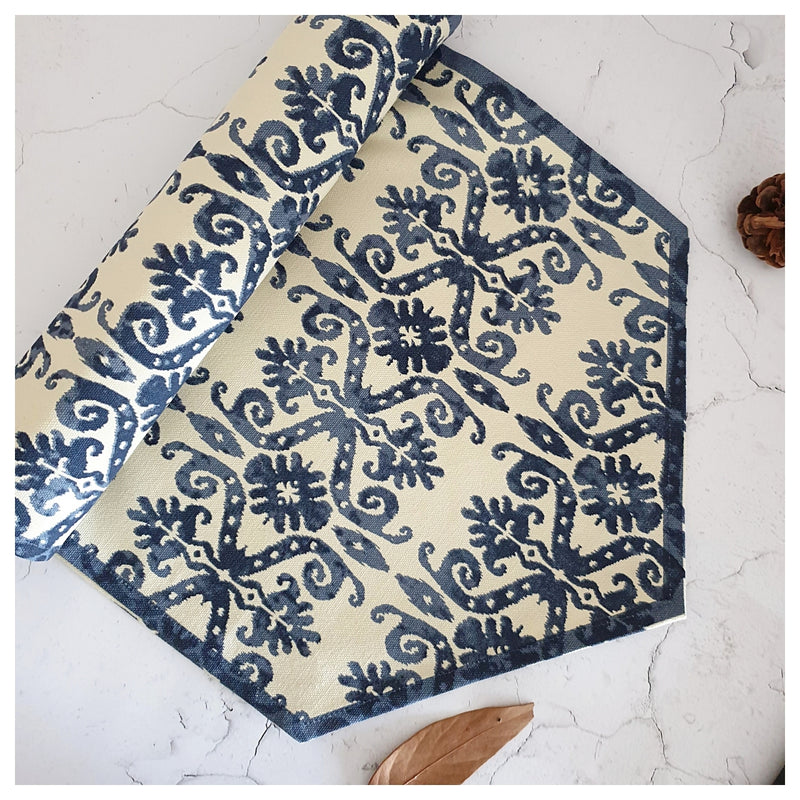 TABLE RUNNER IN COTTON - CHANDELIER BLUE