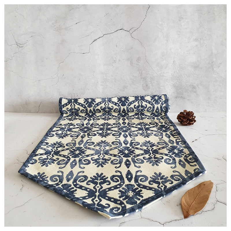 TABLE RUNNER IN COTTON - CHANDELIER BLUE