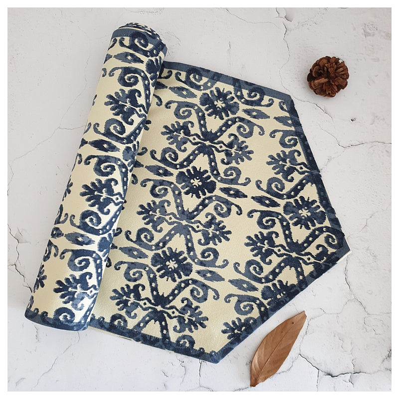 TABLE RUNNER IN COTTON - CHANDELIER BLUE